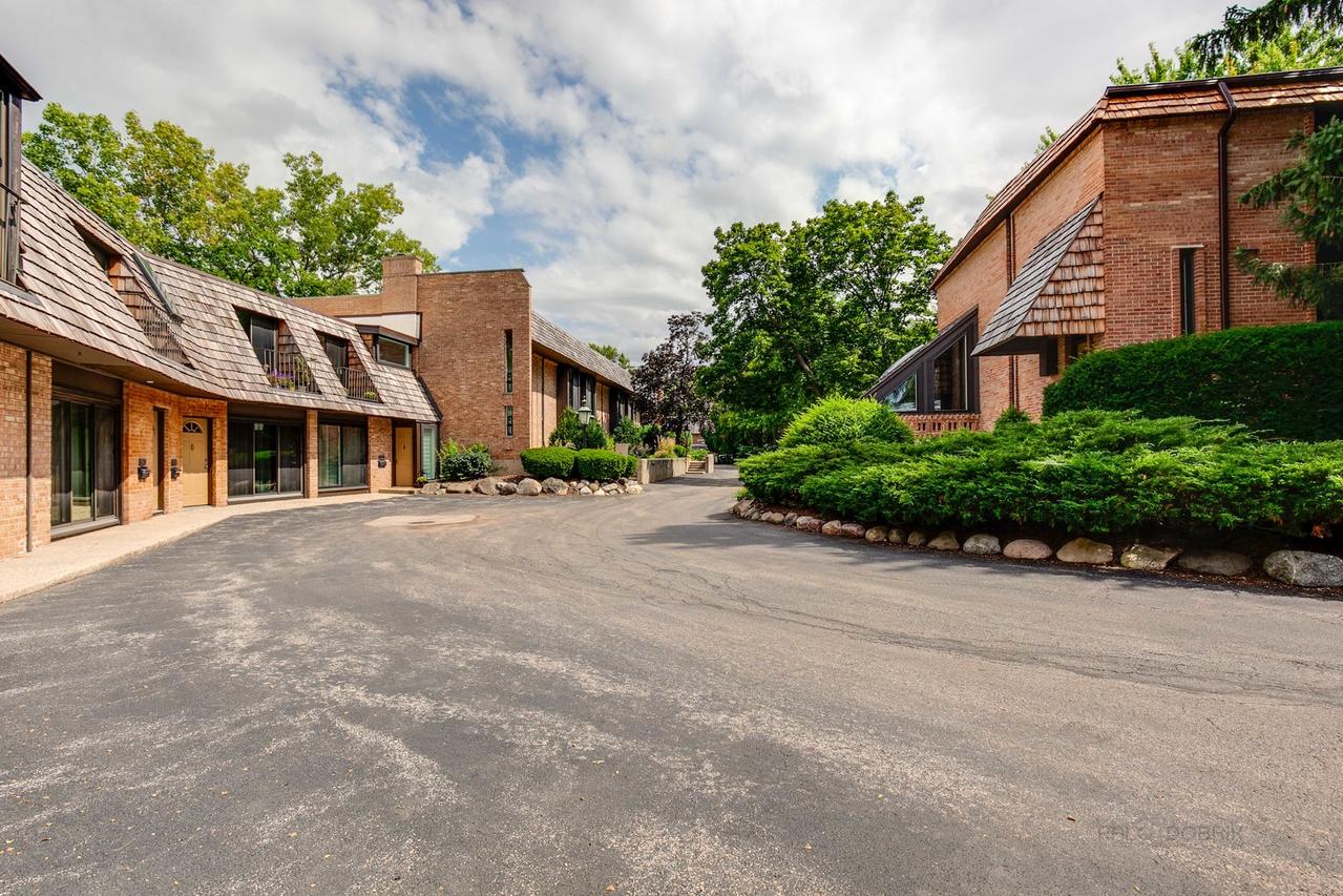 463 W Russell St. #E, Barrington, IL 60010