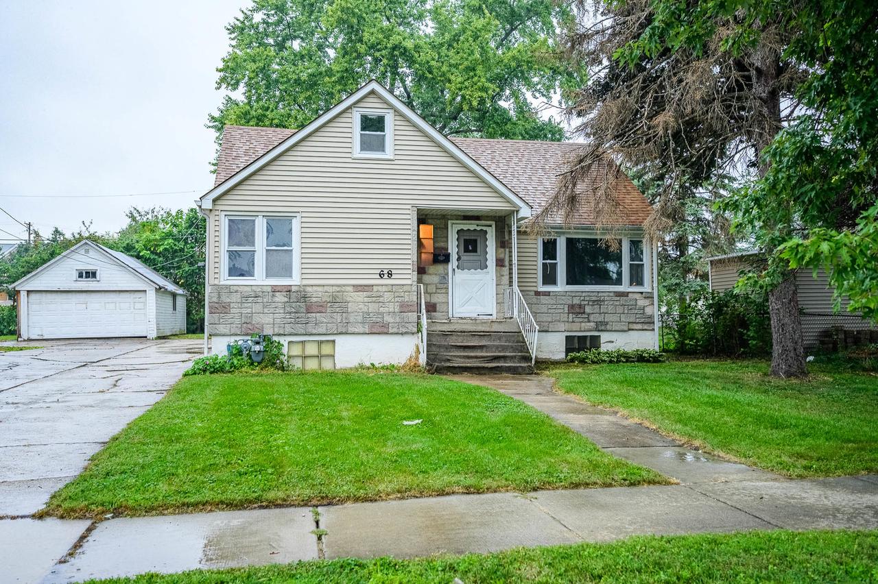 68 N Aldine St., Elgin, IL 60123