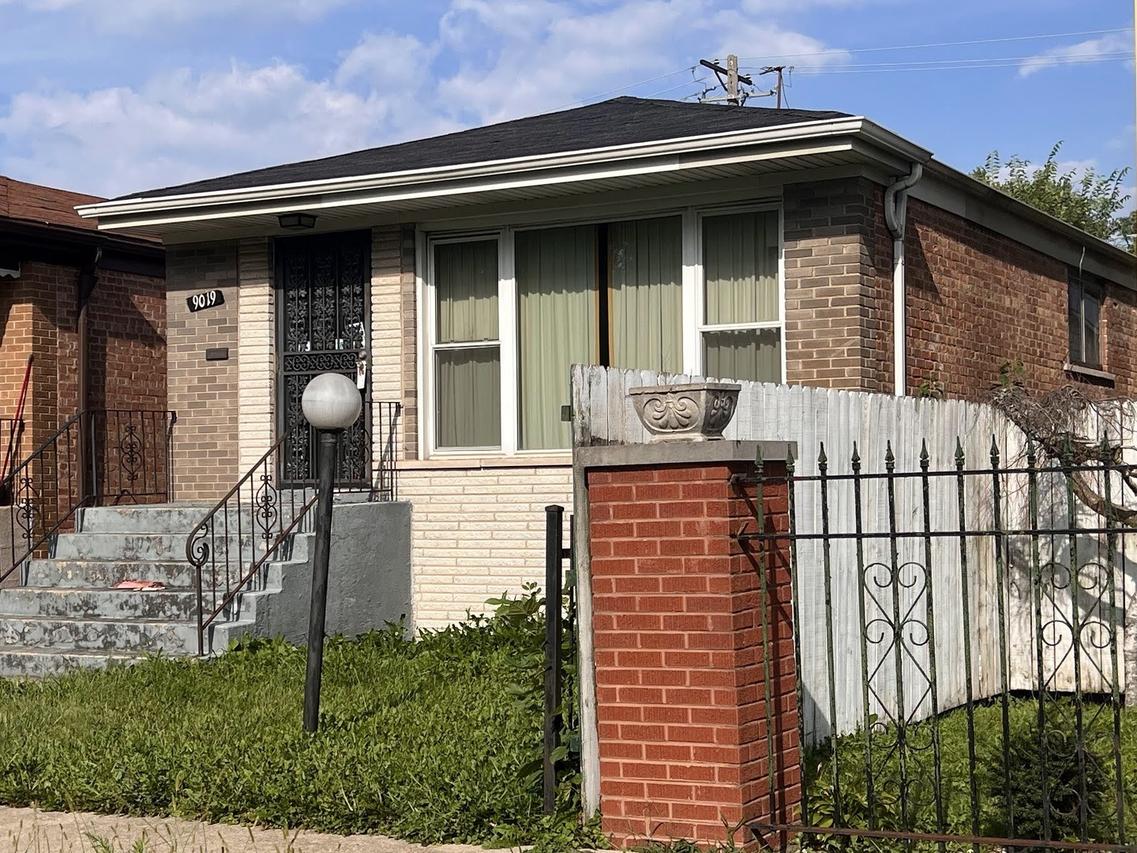 9019 S Wallace St., Chicago, IL 60620