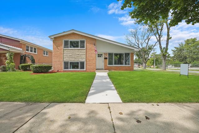 8900 S 49th Ave., Oak Lawn, IL 60453