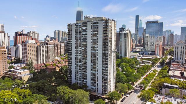 1360 N Sandburg Ter. #1712C, Chicago, IL 60610