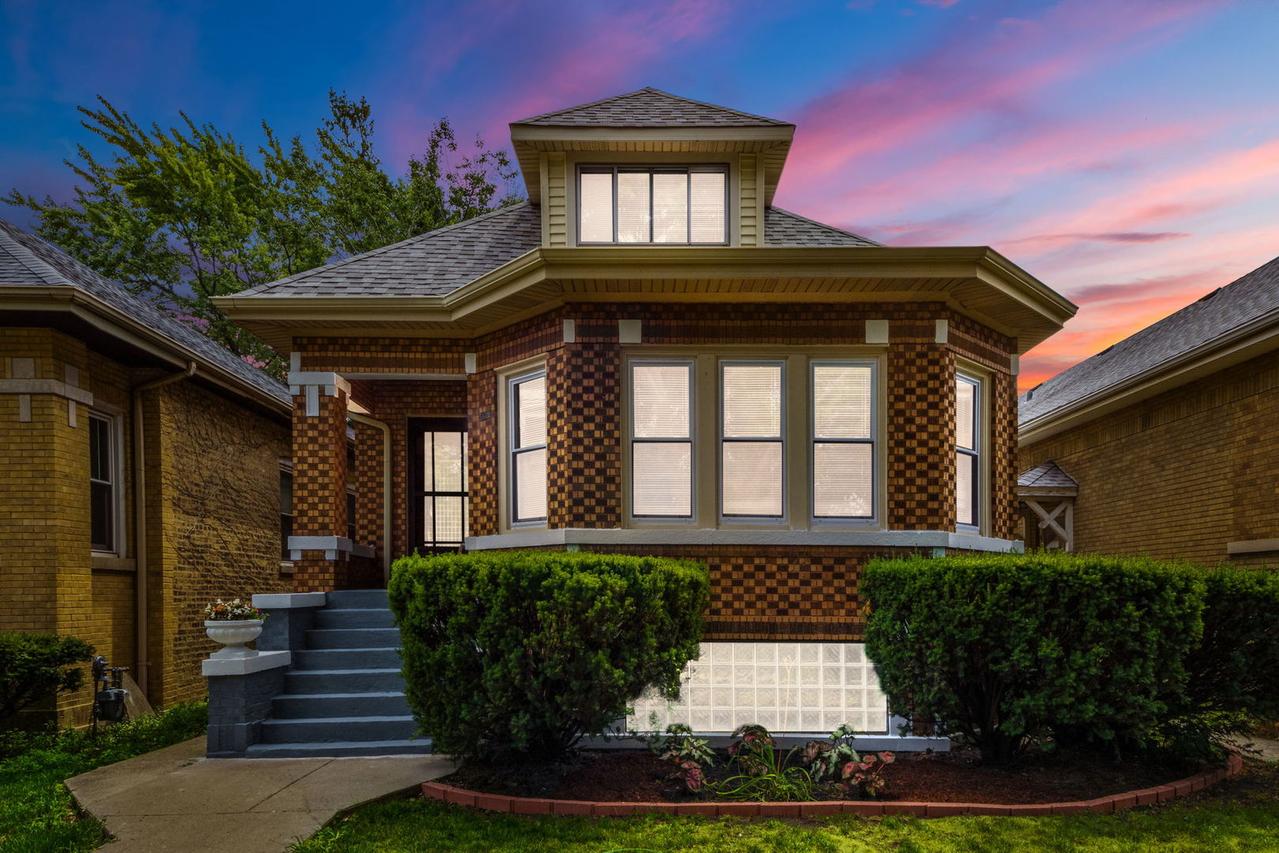 5429 W Roscoe St., Chicago, IL 60641