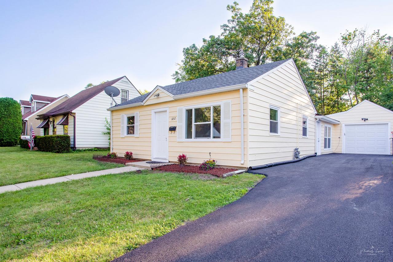 1052 Leith Ave., Waukegan, IL 60085