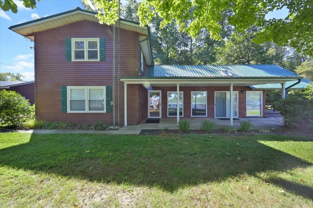 3572 E 894 North Rd., Neoga, IL 62447
