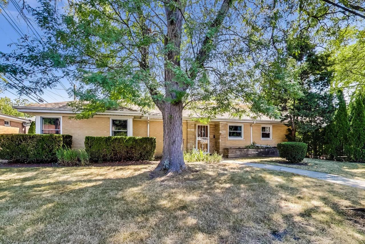 4370 W Pratt Ave., Lincolnwood, IL 60712
