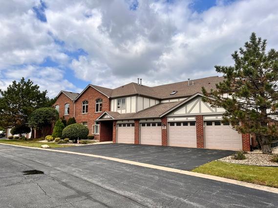 6230 Misty Pines Dr. #3, Tinley Park, IL 60477