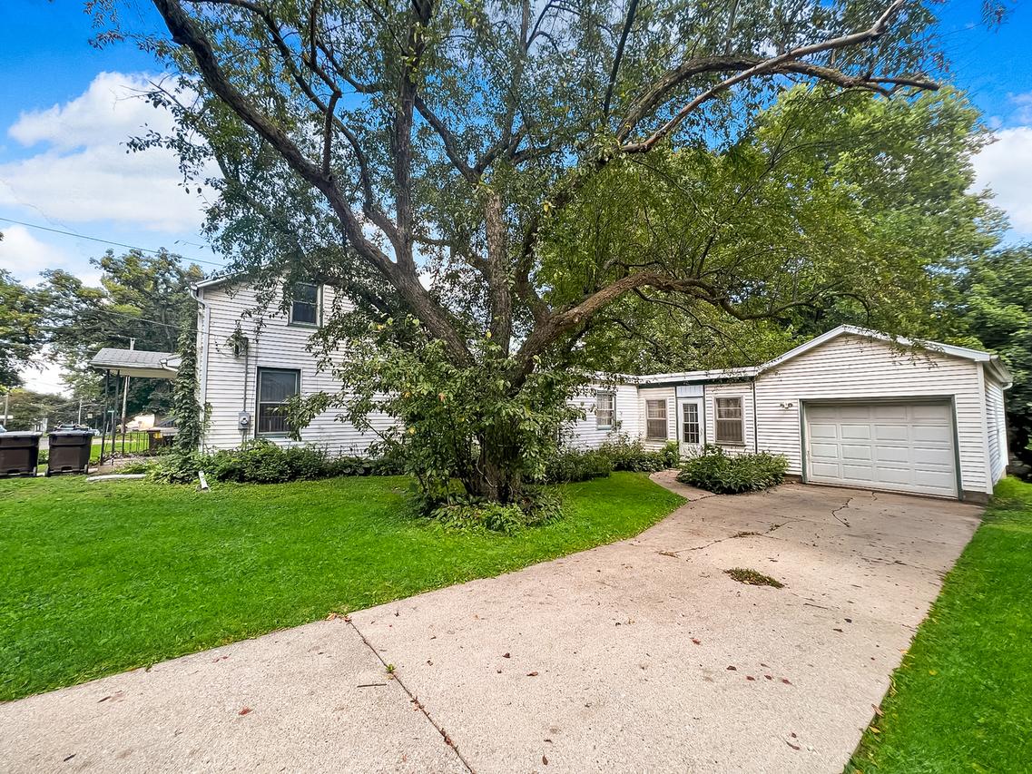 117 N West Ave., Freeport, IL 61032