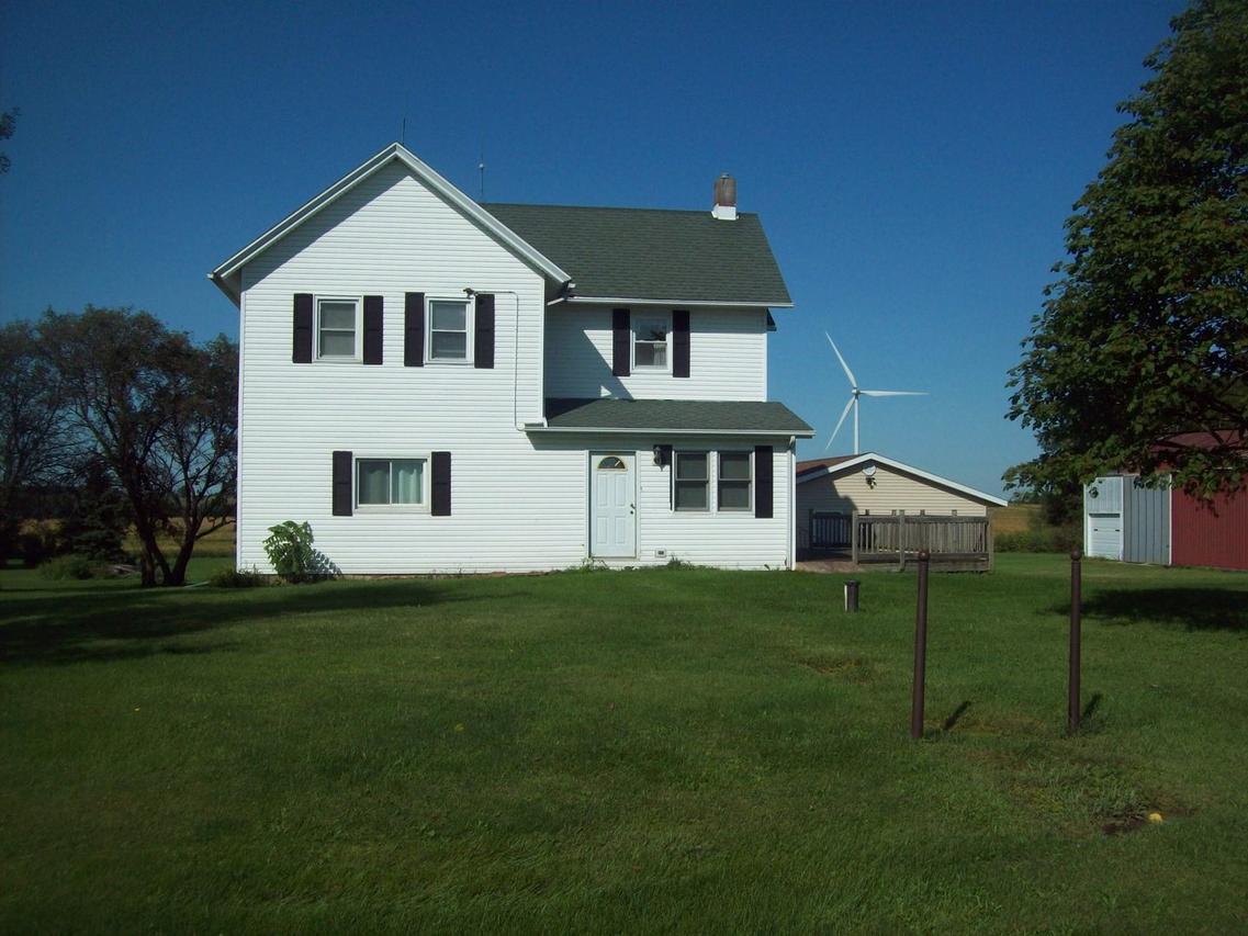 25221 1600 East St., Walnut, IL 61376