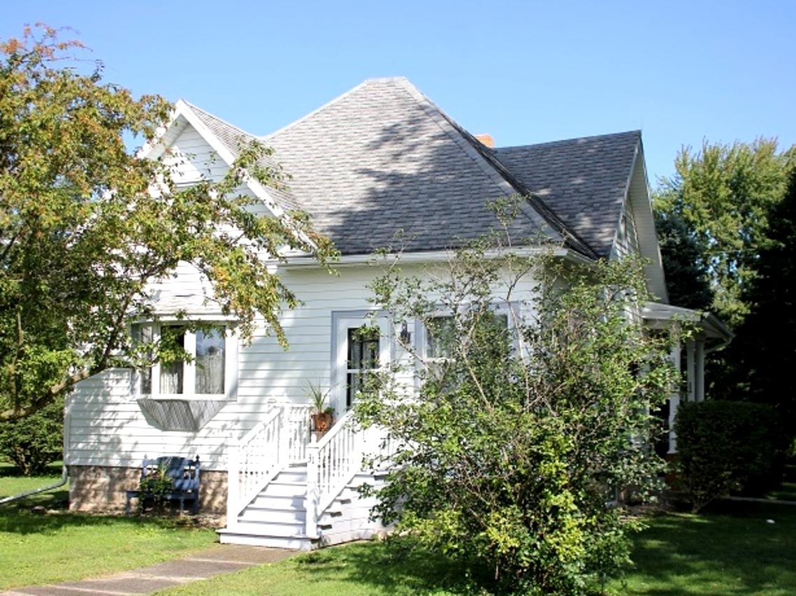 31 E Walnut St., Piper City, IL 60959
