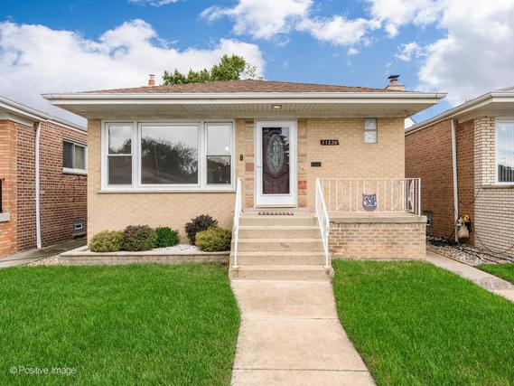 11230 S Ewing Ave., Chicago, IL 60638