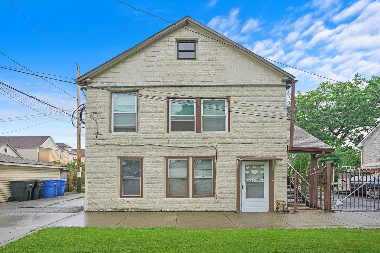 2515 W 42nd St., Chicago, IL 60632