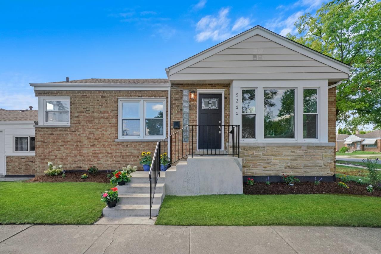 2335 S 14th Ave., North Riverside, IL 60546