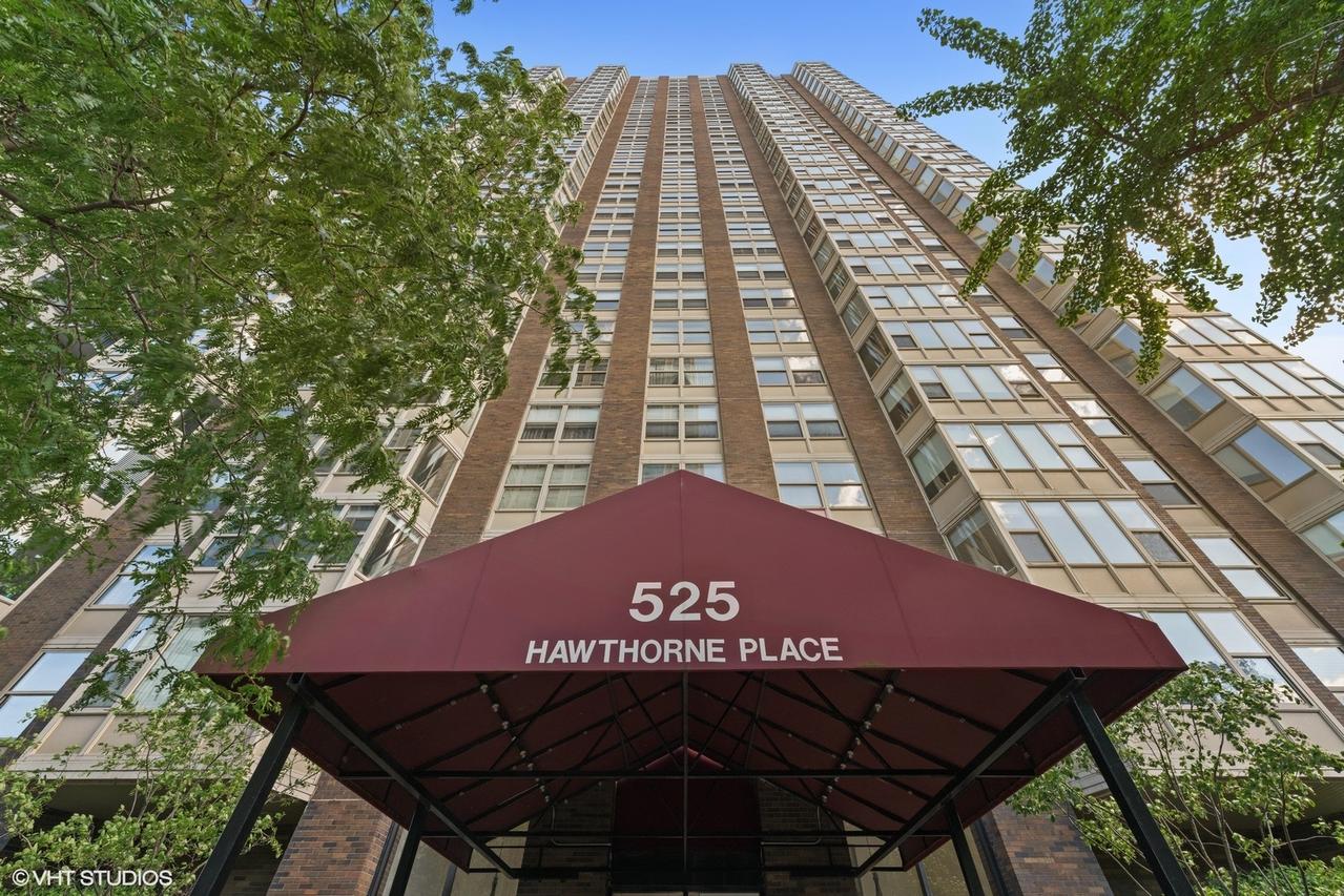 525 W Hawthorne Pl. #1806, Chicago, IL 60657
