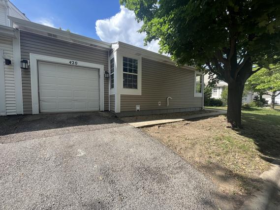 420 Farmbrook Ct., Romeoville, IL 60446
