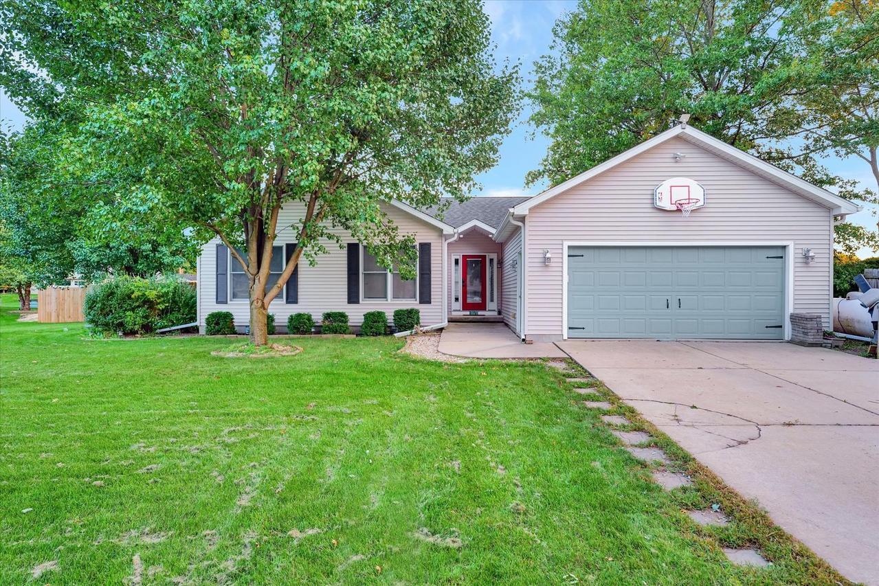 562 I County Road 2400, Dewey, IL 61840