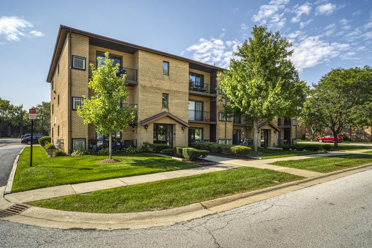 7321 175th St. #1F, Tinley Park, IL 60477