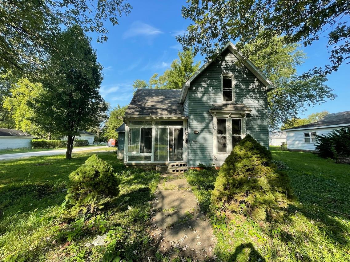 422 S Locust St., Arcola, IL 61910