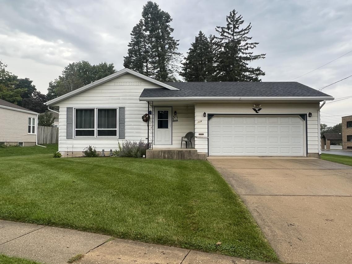 1506 S Walnut Ave., Freeport, IL 61032