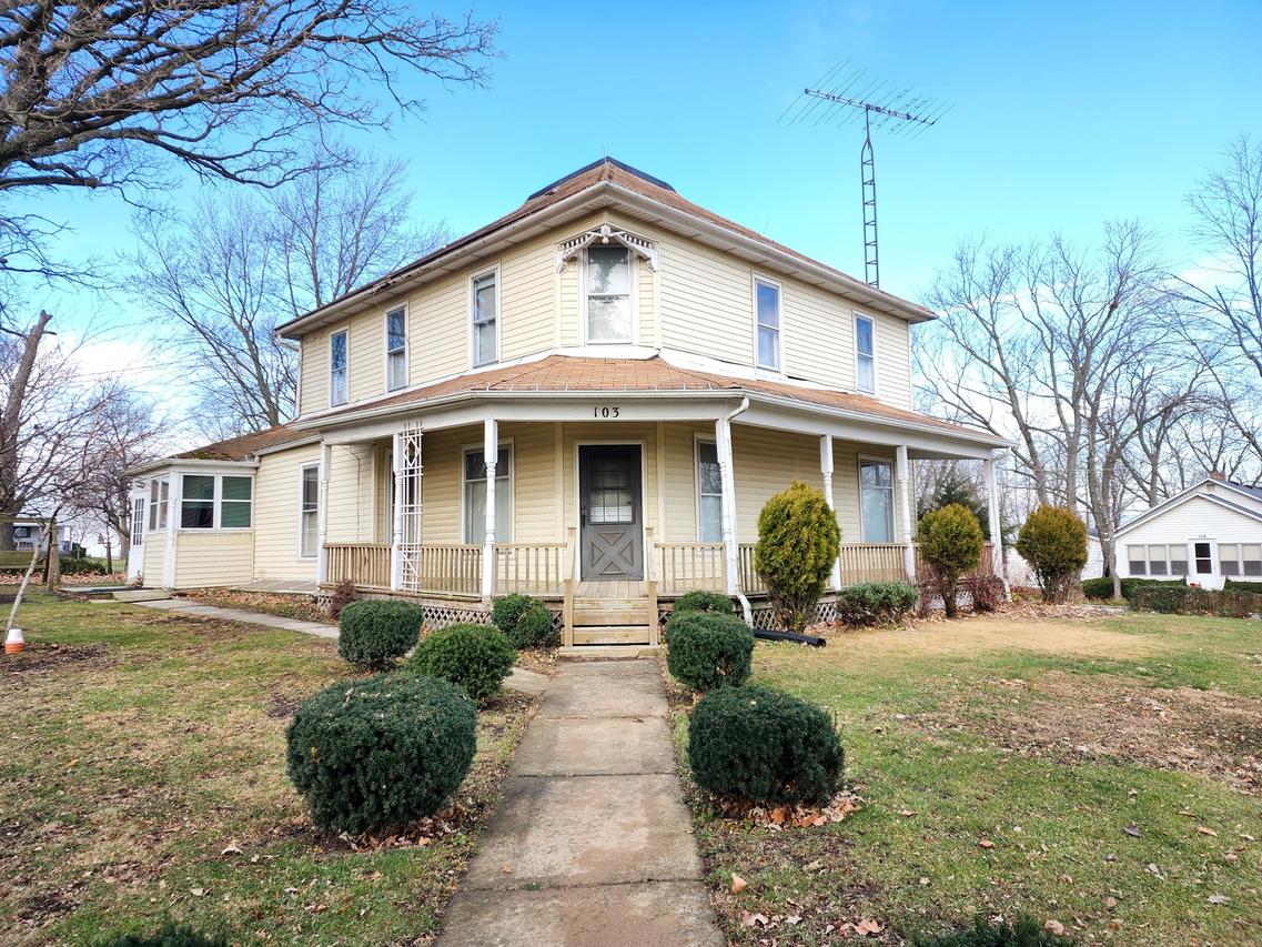 103 Wabash St., Emington, IL 60934