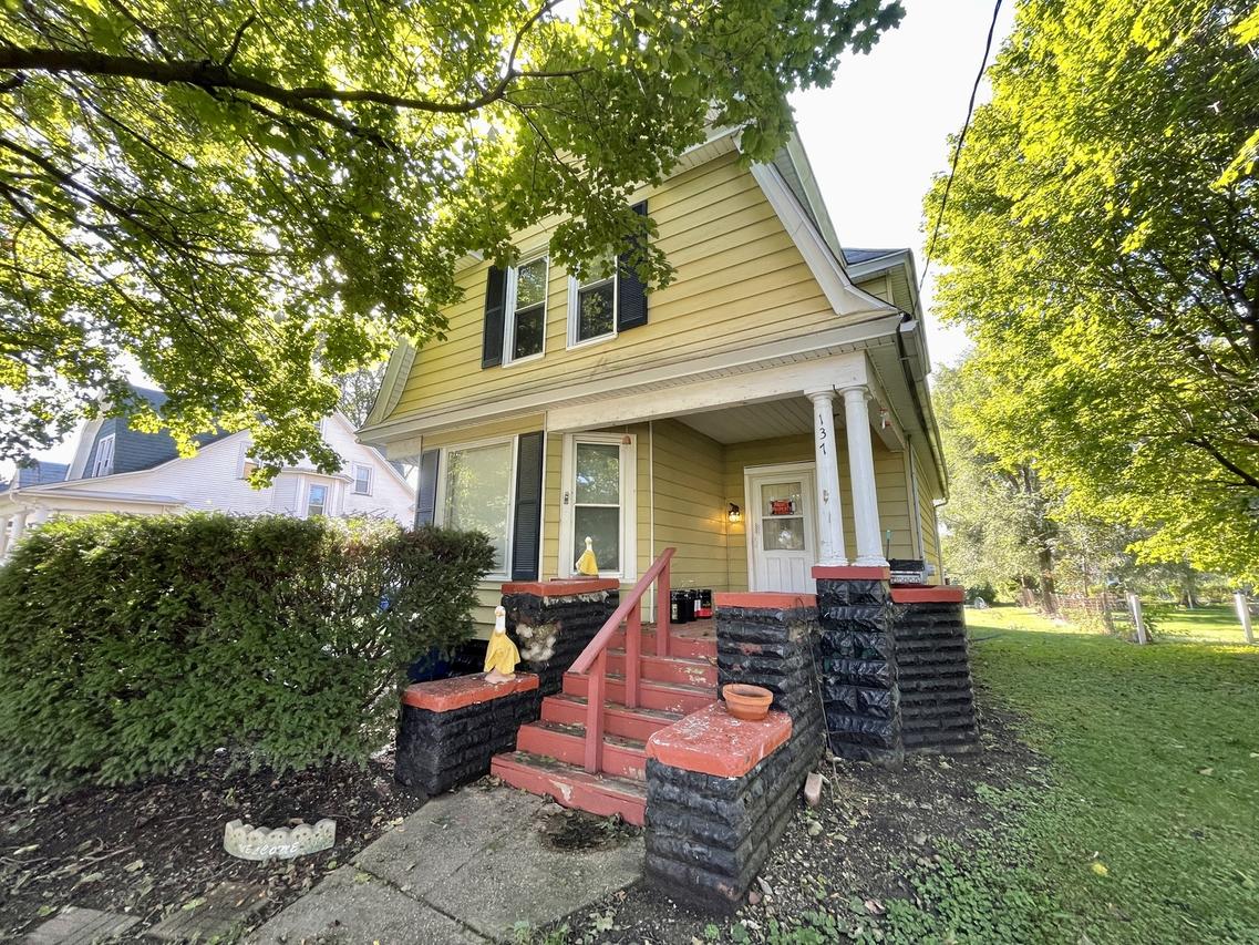 137 Silver St., Bradford, IL 61421