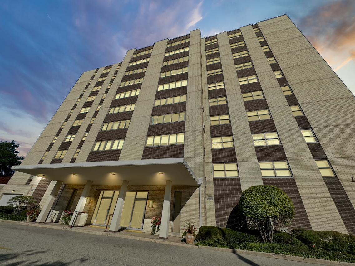 141 N La Grange Rd. #702, La Grange, IL 60525