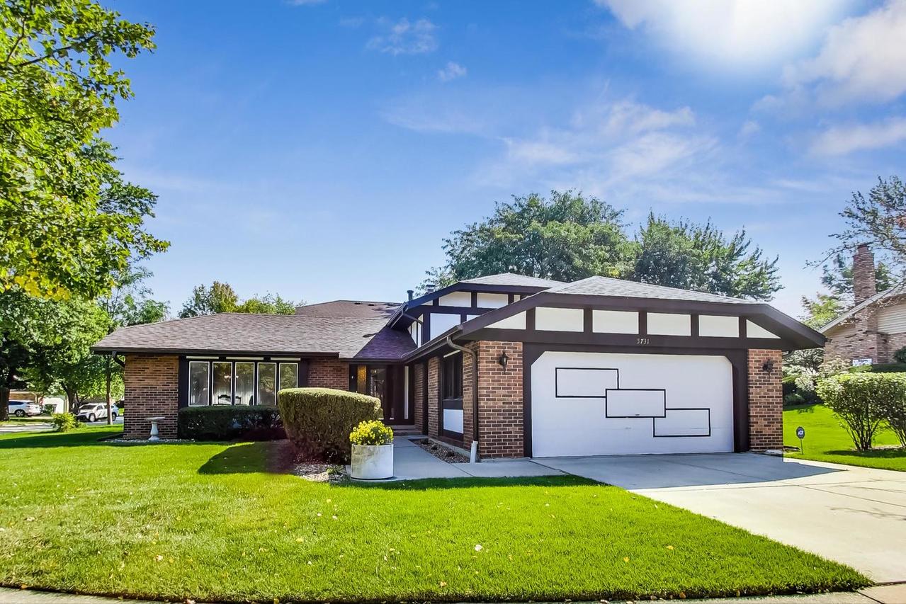 5731 Doe Cir., Westmont, IL 60559