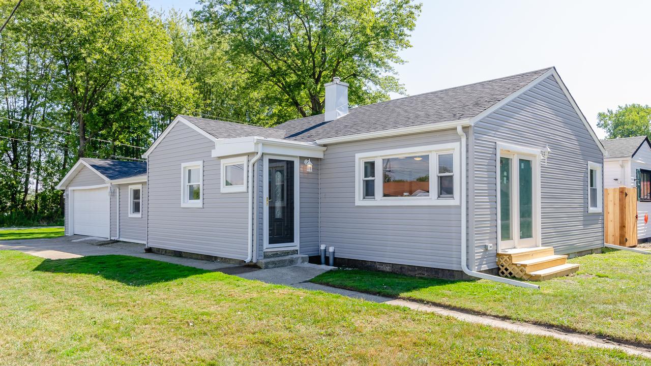 14001 S Manistee Ave., Burnham, IL 60633