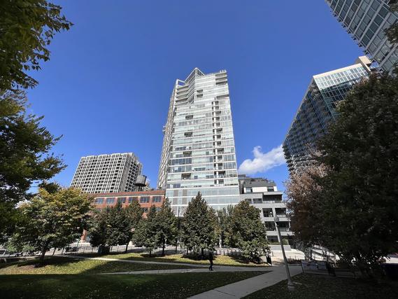 510 W Erie St. #807, Chicago, IL 60654