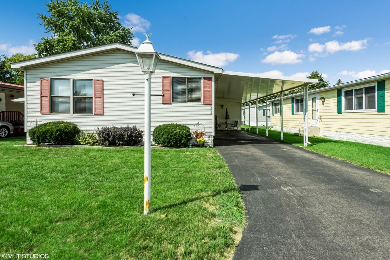 605 Hillcrest Ln., Crystal Lake, IL 60014