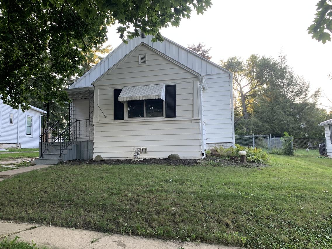 1320 S Rotzler Ave., Freeport, IL 61032