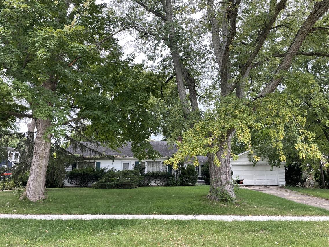 832 James Ct., Wheaton, IL 60189