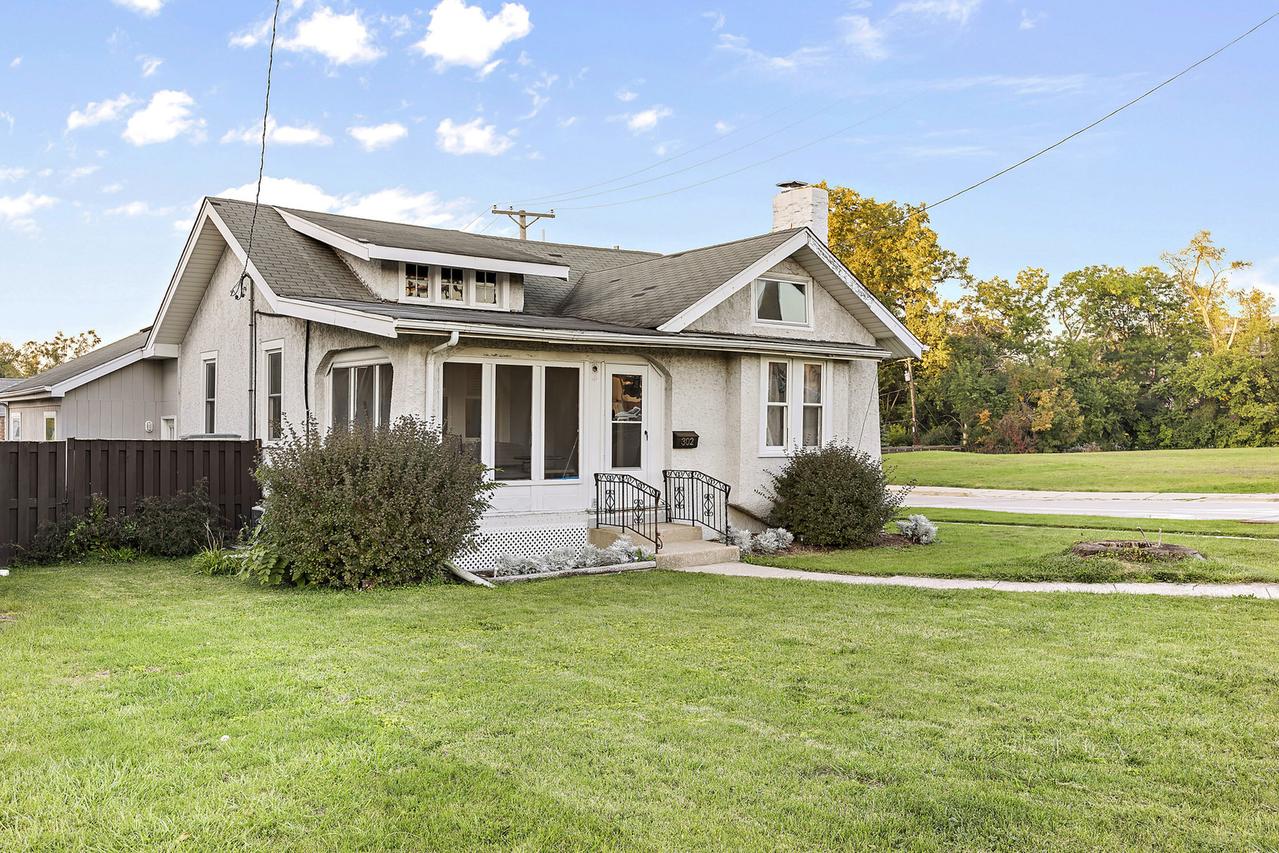 302 W Saint Charles Rd., Lombard, IL 60148