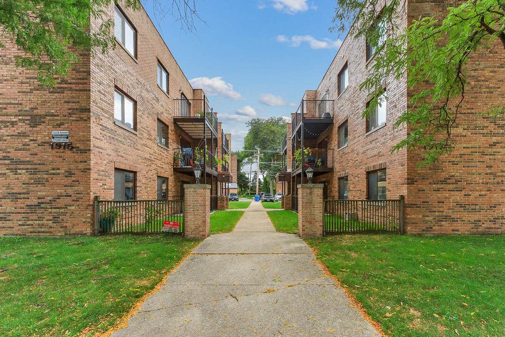 1915 W Granville Ave. #102, Chicago, IL 60660