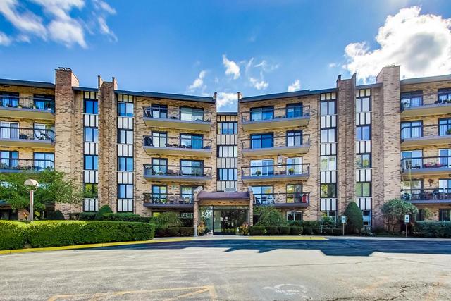 501 Lake Hinsdale Dr. #207, Willowbrook, IL 60527
