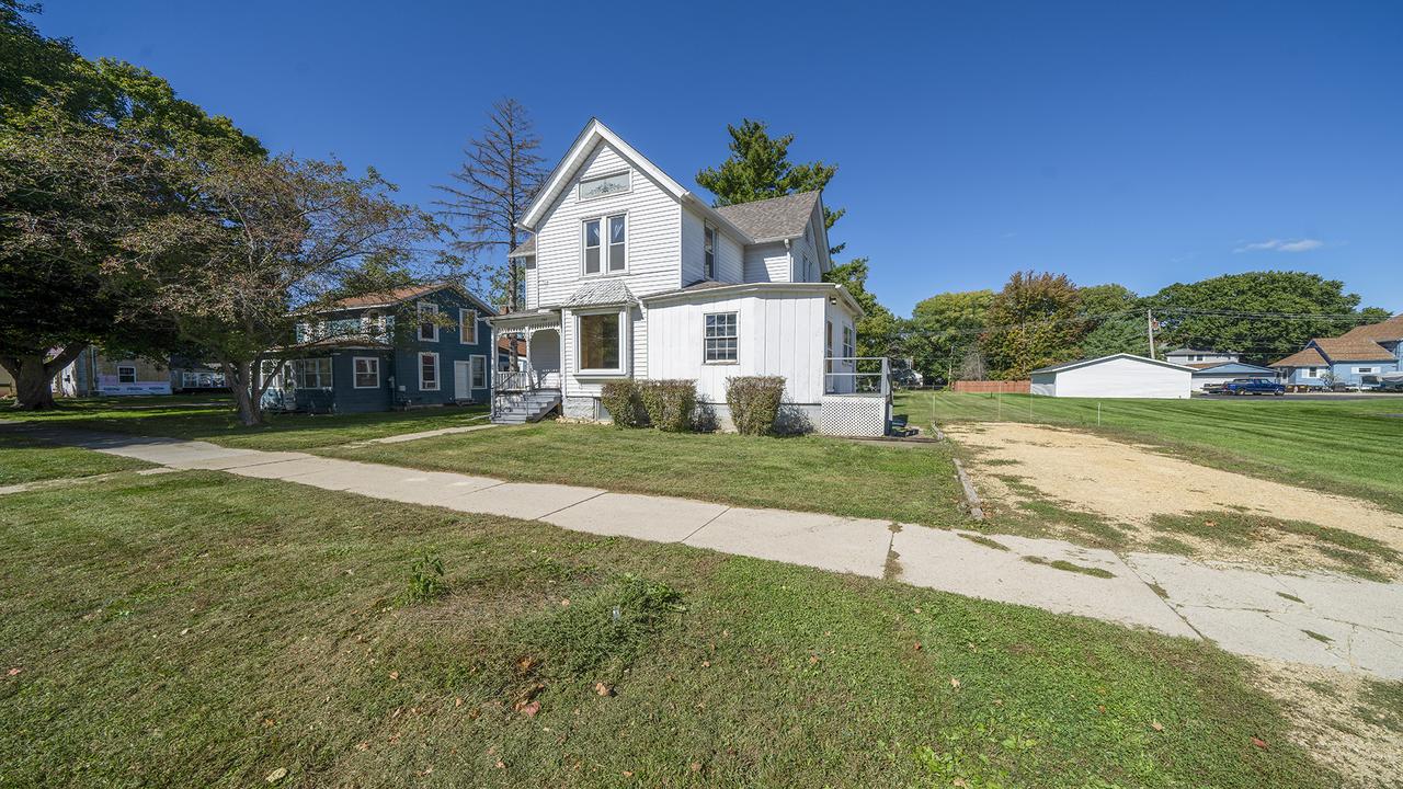 704 Jefferson St., Oregon, IL 61061