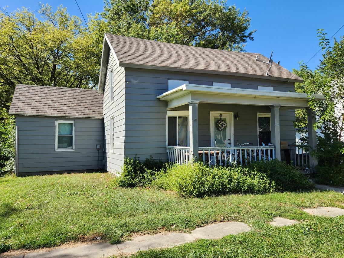817 Elm St., Delavan, IL 61734