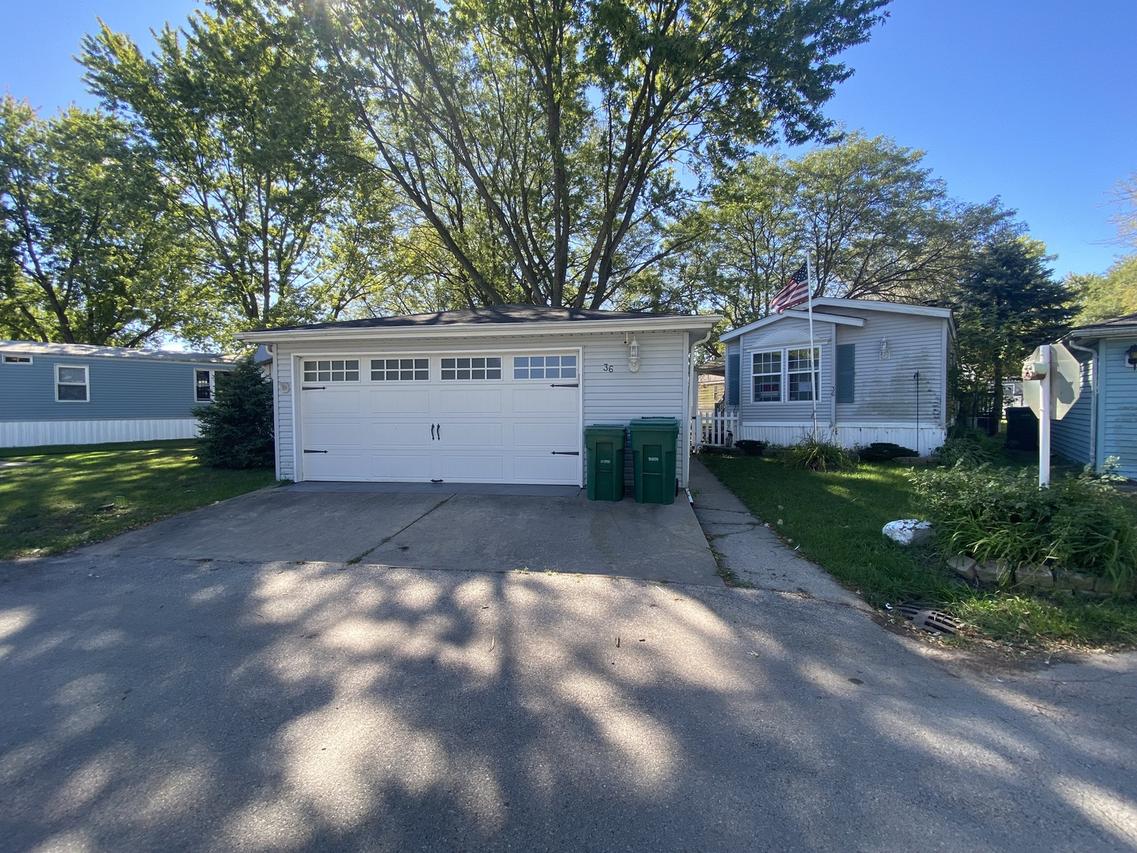 36 Aqueduct Dr., Diamond, IL 60416