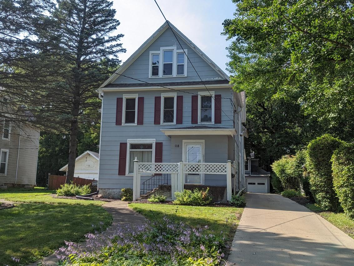 118-120 N Harlem Ave., Freeport, IL 61032