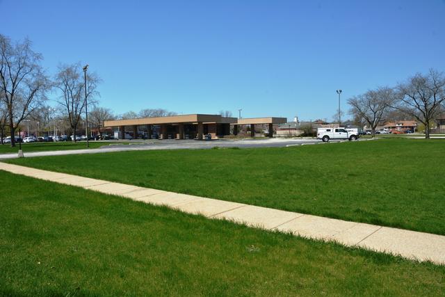 17533 Oak Park Ave., Tinley Park, IL 60477