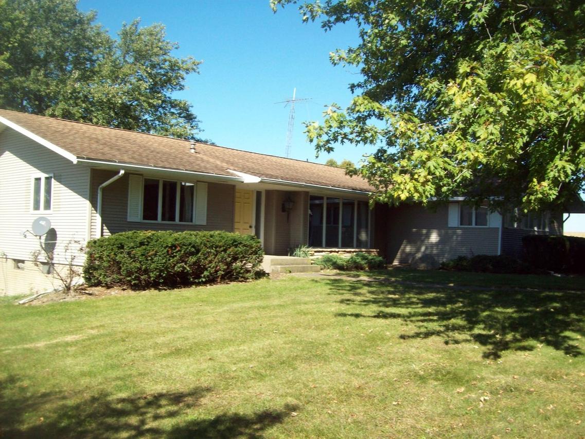 28065 1500 East St., Walnut, IL 61376