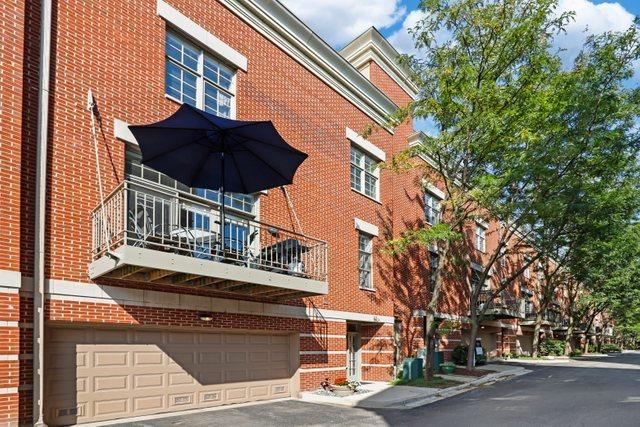 1070 W Chestnut St., Chicago, IL 60642