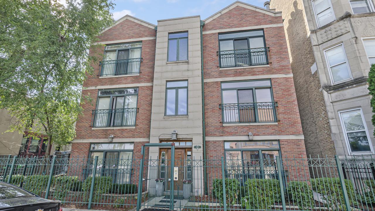 421 E 45th St. #3W, Chicago, IL 60653