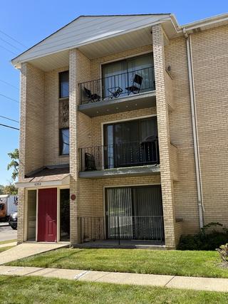 6332 W Pershing Rd. #1C, Berwyn, IL 60402