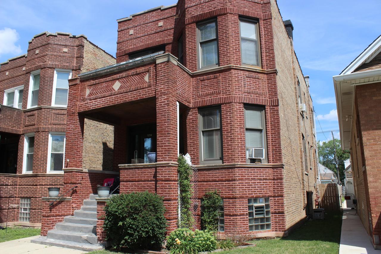 5250 W Grace St., Chicago, IL 60641