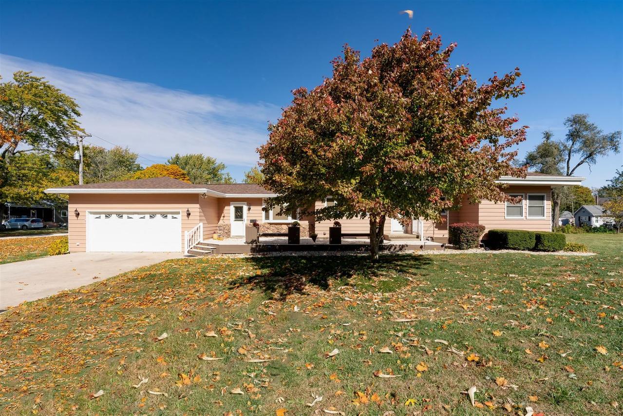 109 W 4th St., Long Point, IL 61333
