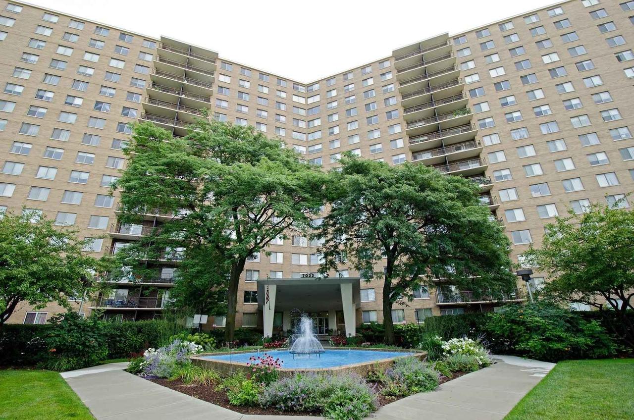 7033 N Kedzie Ave. #1608, Chicago, IL 60645