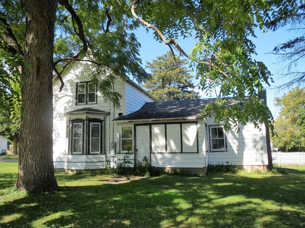 240 W Pleasant St., Amboy, IL 61310