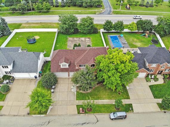 18219 Autumn Ridge Dr., Orland Park, IL 60467