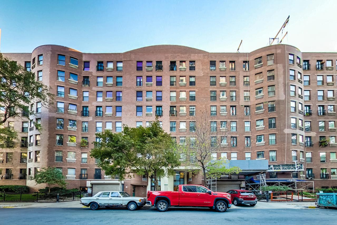 711 W Gordon Ter. #701, Chicago, IL 60613