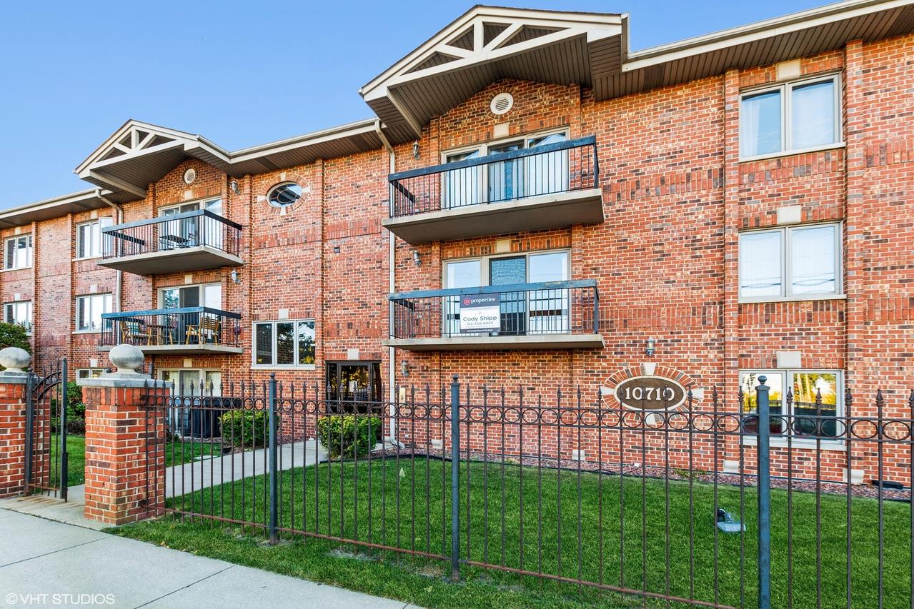 10710 Central Ave. #2E, Chicago Ridge, IL 60415